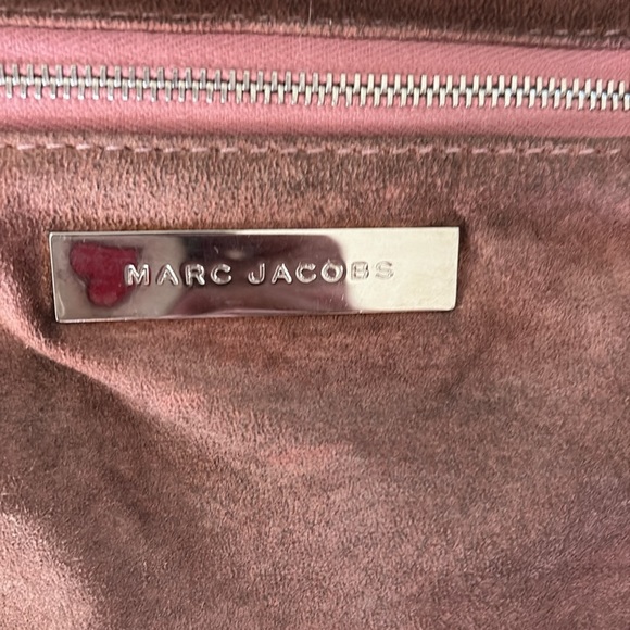 Marc Jacobs  shoulder bag  pebbled leather black  Taupe stitching Great hardware - Picture 5 of 17